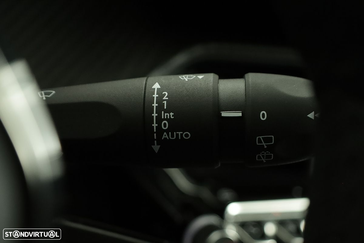 Peugeot 2008 1.2 PureTech Allure - 19