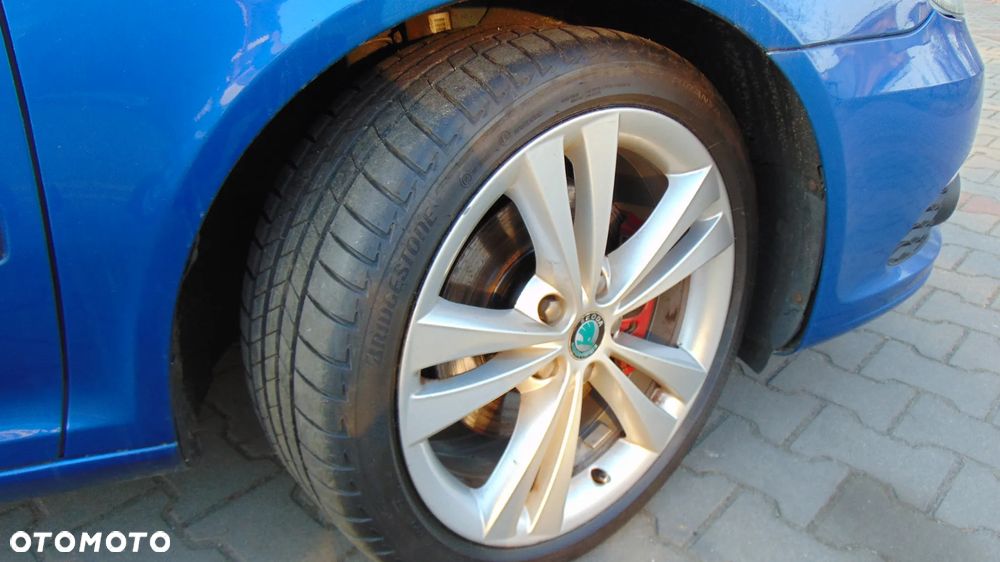 Skoda Octavia 2.0 TDI CR DPF RS - 15