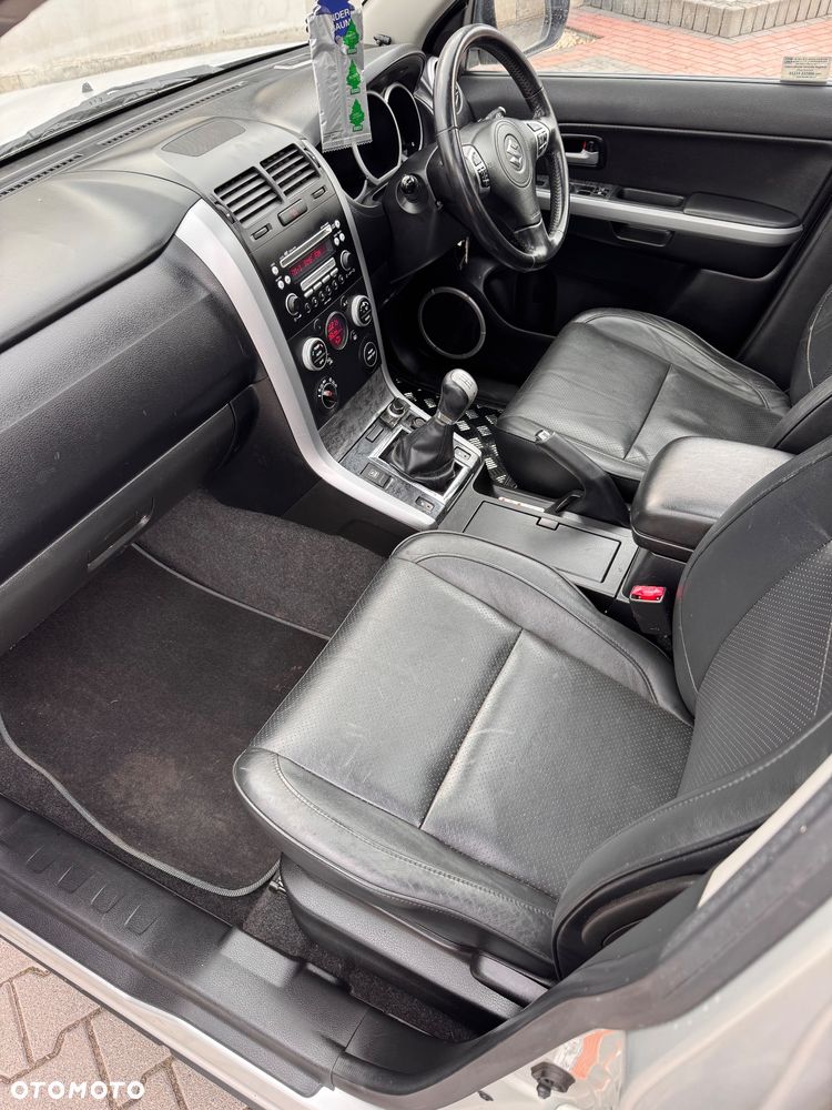 Suzuki Grand Vitara 1.9 DDiS Comfort + DPF Family - 27