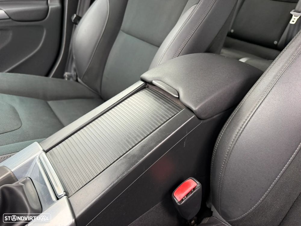 Volvo V60 1.6 D2 Drive Momentum Start/Stop - 19