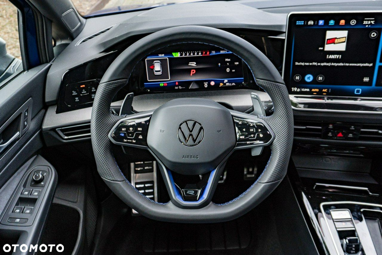 Volkswagen Golf - 22