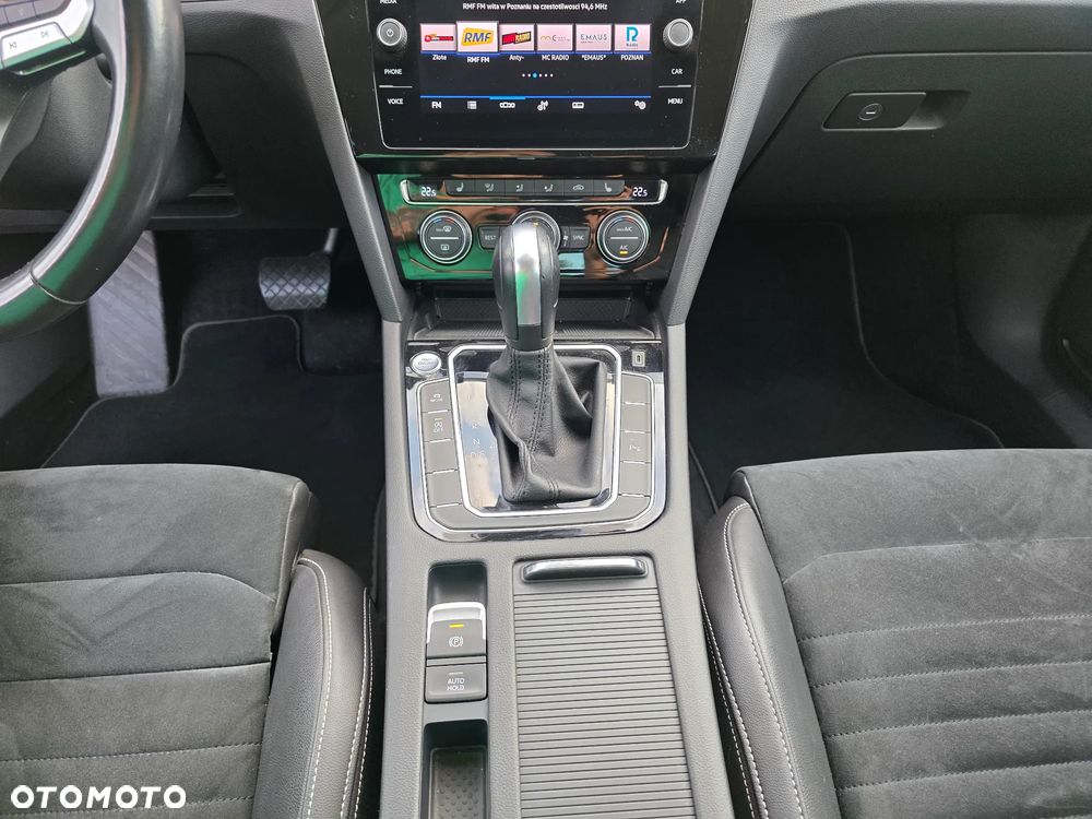 Volkswagen Passat - 16