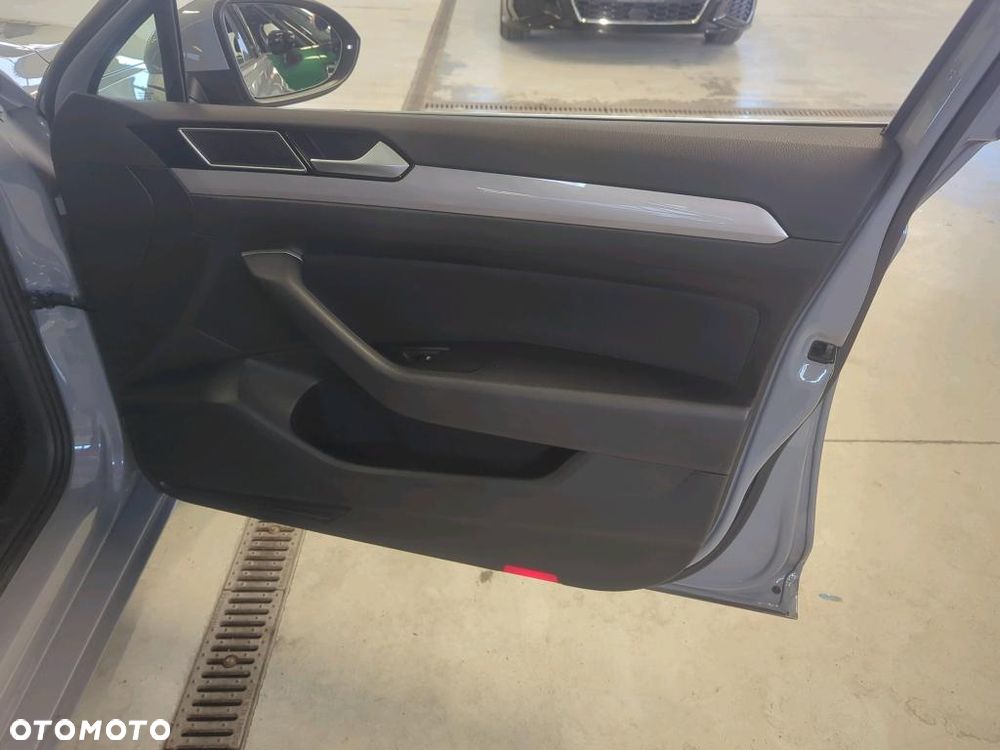 Volkswagen Passat 2.0 TSI Business DSG - 17