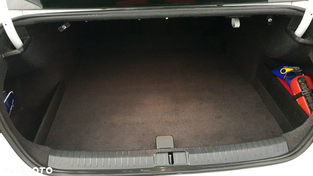 Volkswagen Passat 2.0 TSI Business DSG - 30