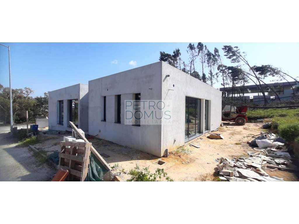 MORADIA T3 DE CAVE E R/C - EM CONSTRUÇÂO A 2 MIN. DE LEIRIA - Grande imagem: 3/14