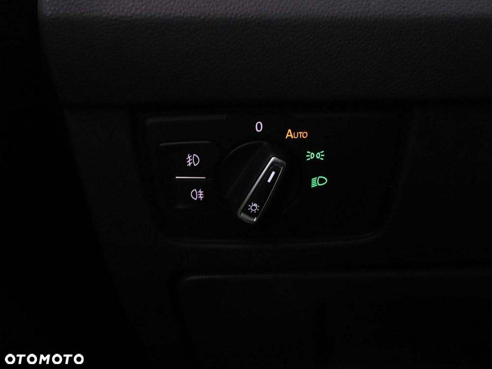 Volkswagen Passat - 34
