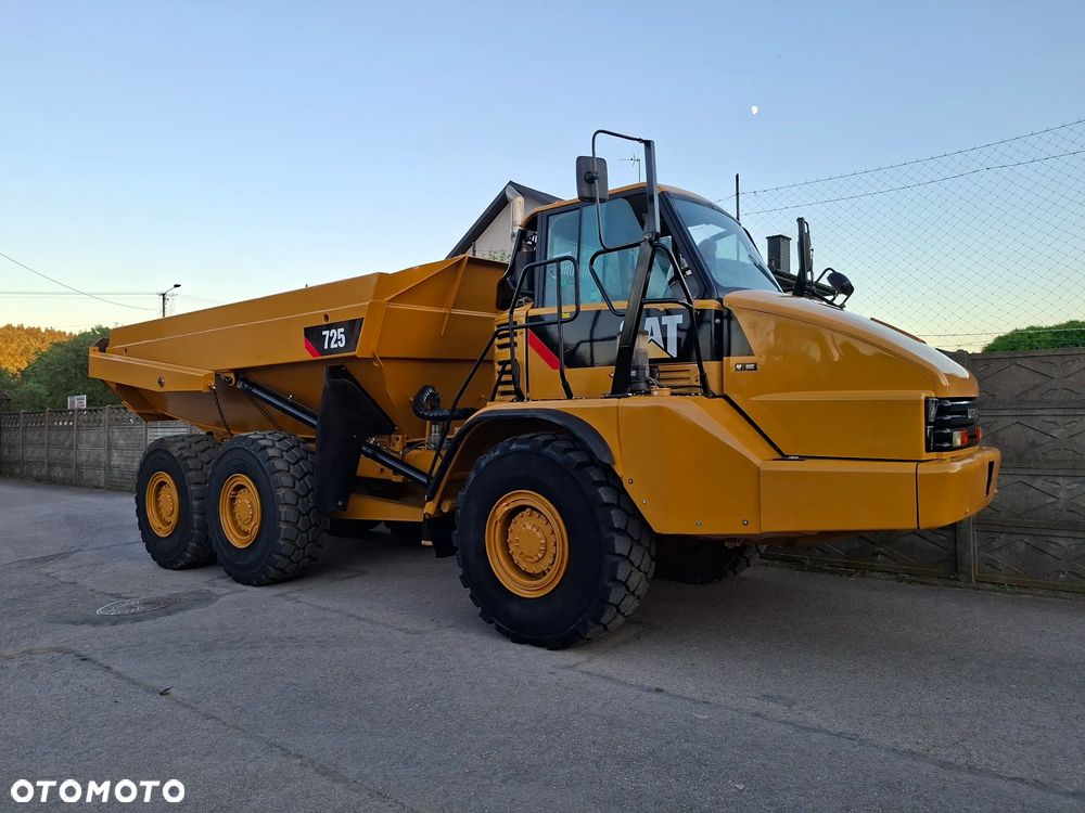 Caterpillar 725 - 11