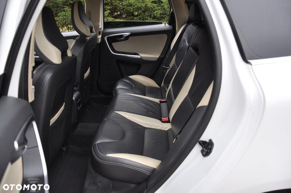 Volvo XC 60 D4 Geartronic RDesign - 24