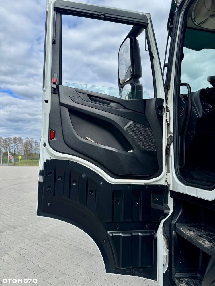 Iveco S-Way - 28