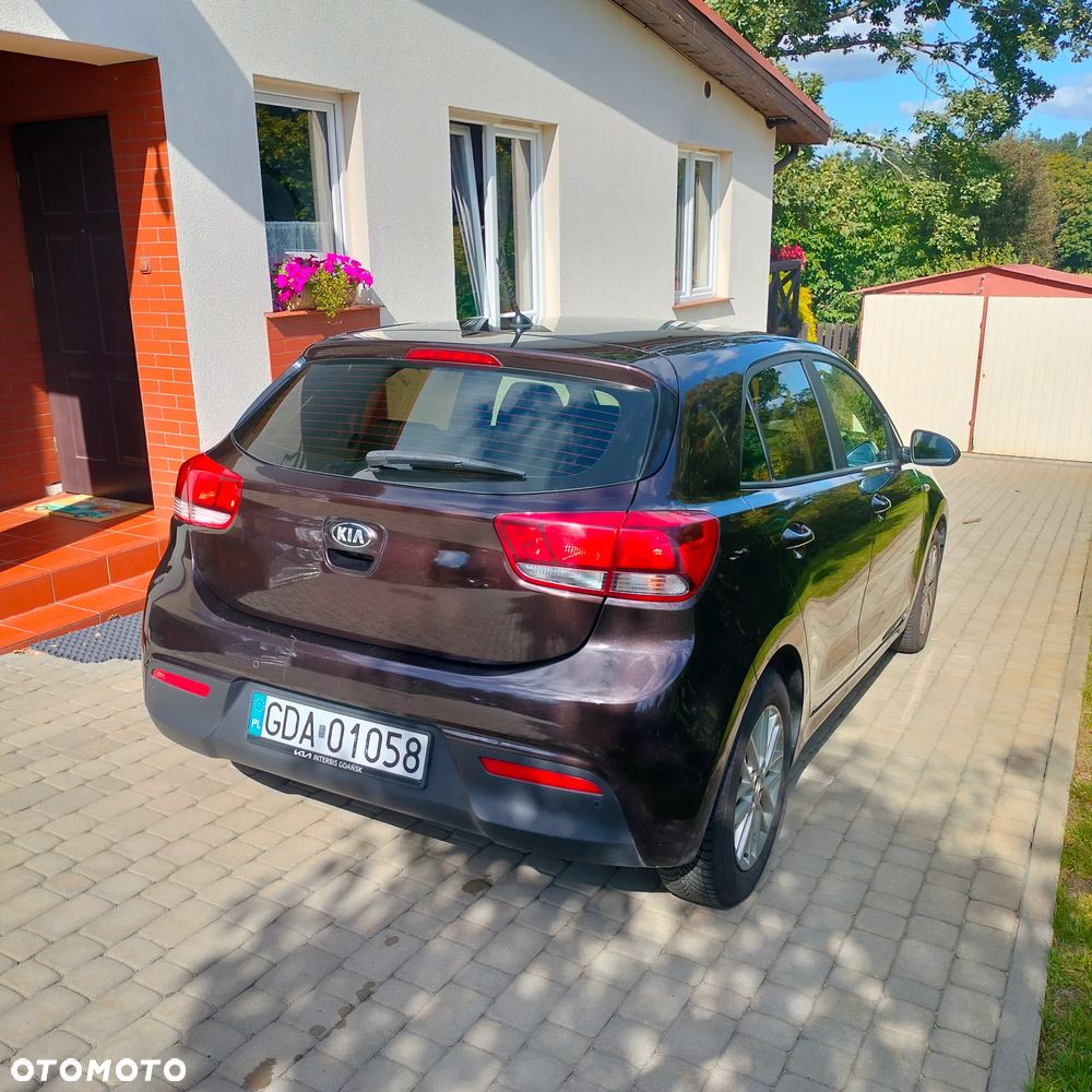 Kia Rio 1.2 L - 8