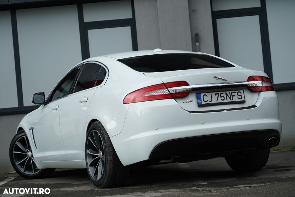 Jaguar XF 2.2D Luxury - 26