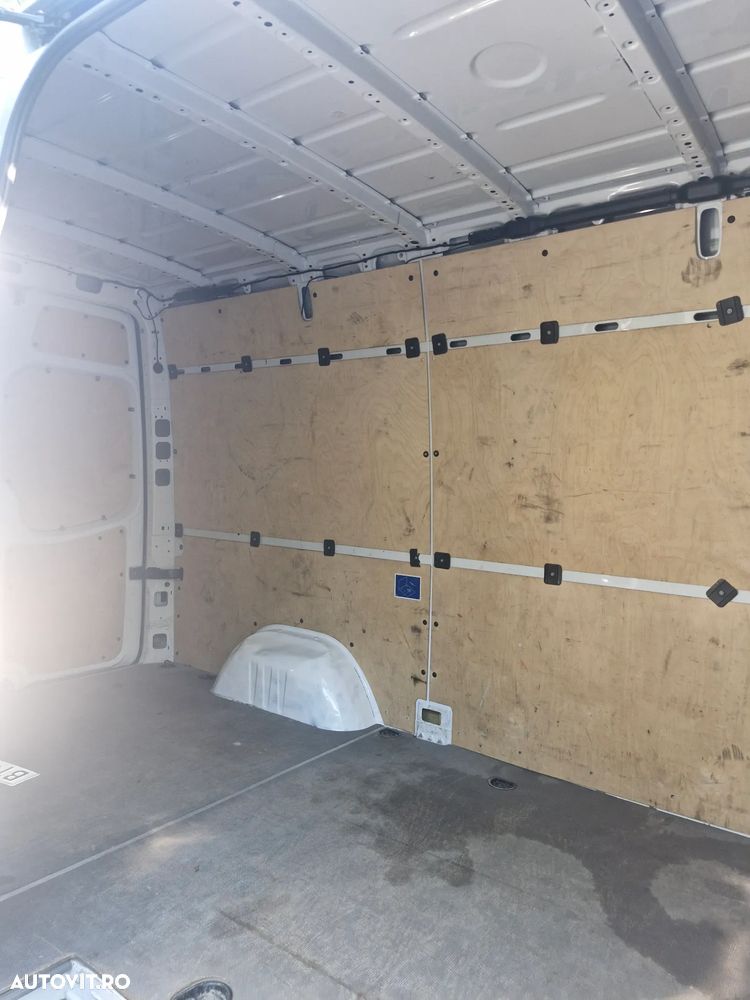 Mercedes-Benz Sprinter - 5