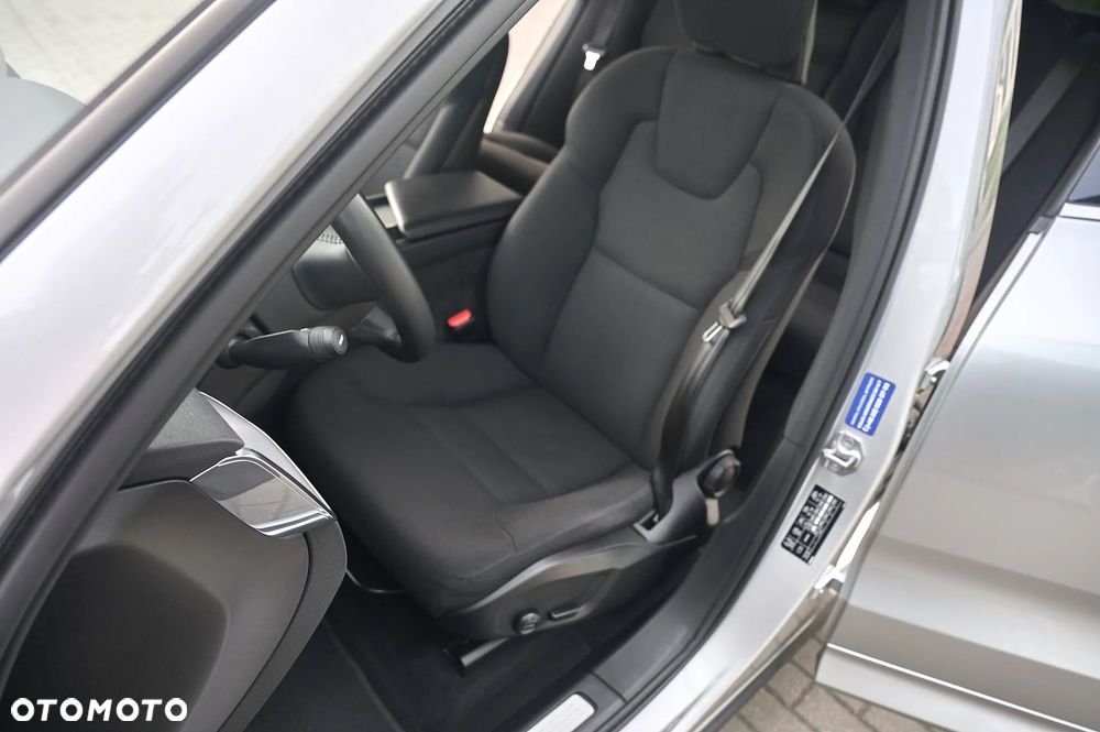 Volvo XC 60 B4 D AWD Momentum Pro - 23
