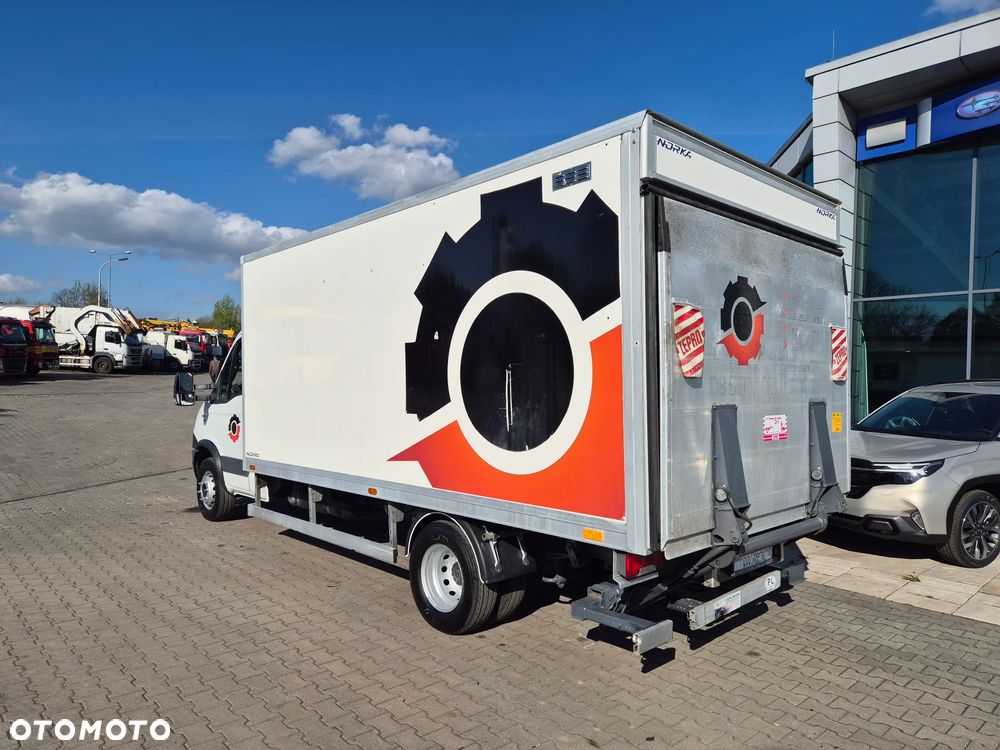 Iveco Daily 65 C 17 / 3.0 SILNIK / KONTENER / WINDA / MOCNY / WEBASTO / MANUAL / NISKI KONTENER / SERWISOWANY / EURO 5 - 9