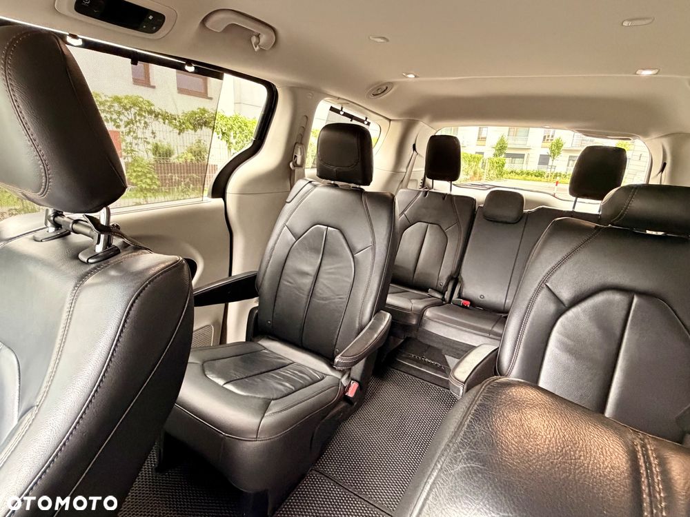 Chrysler Pacifica - 19