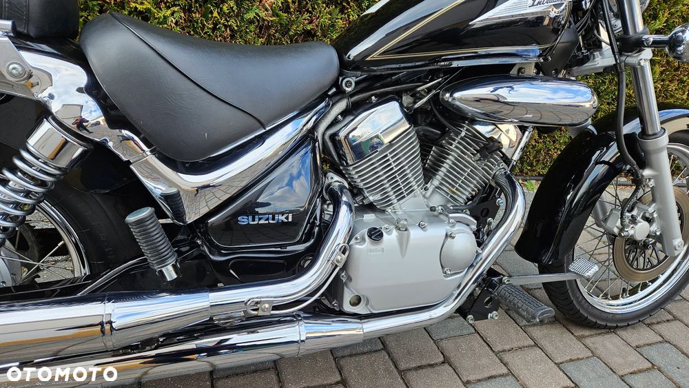 Suzuki Intruder - 1