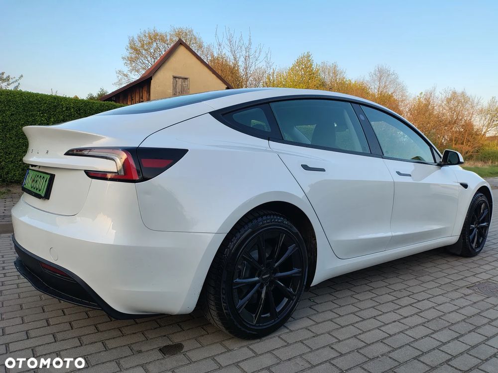 Tesla Model 3 - 12