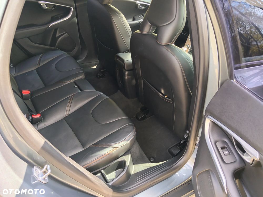 Volvo V40 Cross Country - 12