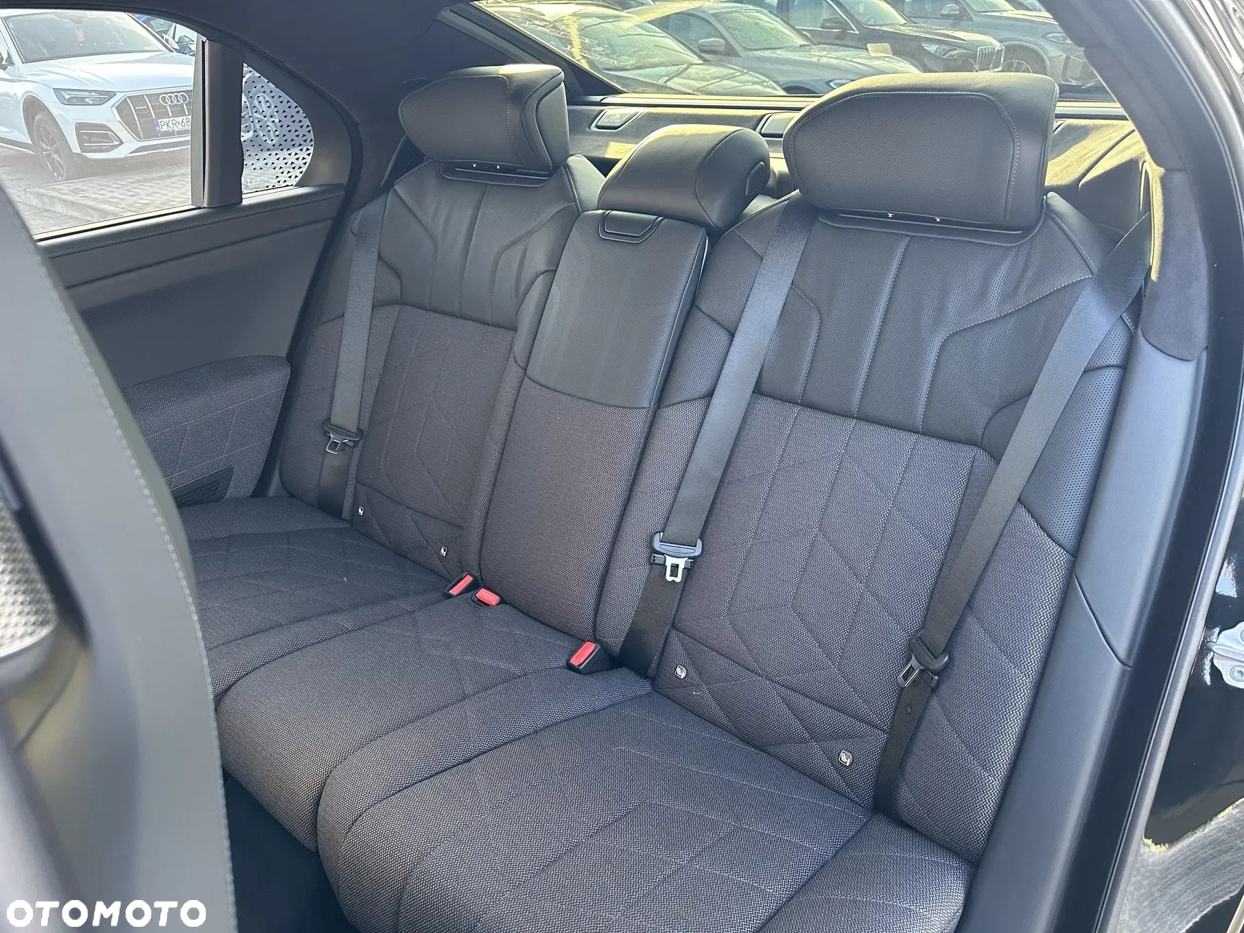 BMW Seria 7 - 31
