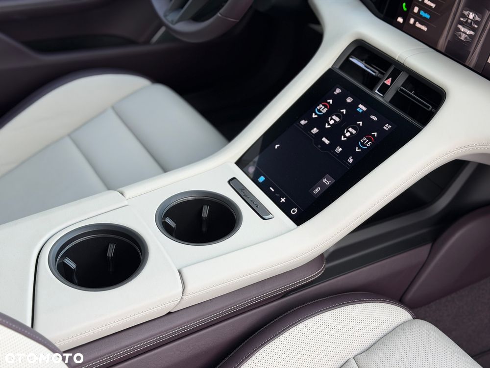 Porsche Taycan 105kWh Performance Plus - 10