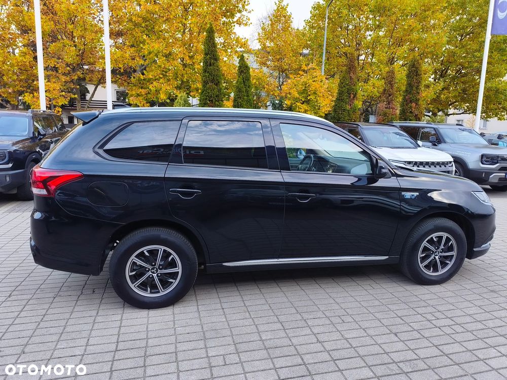 Mitsubishi Outlander 2.4 4WD - 7