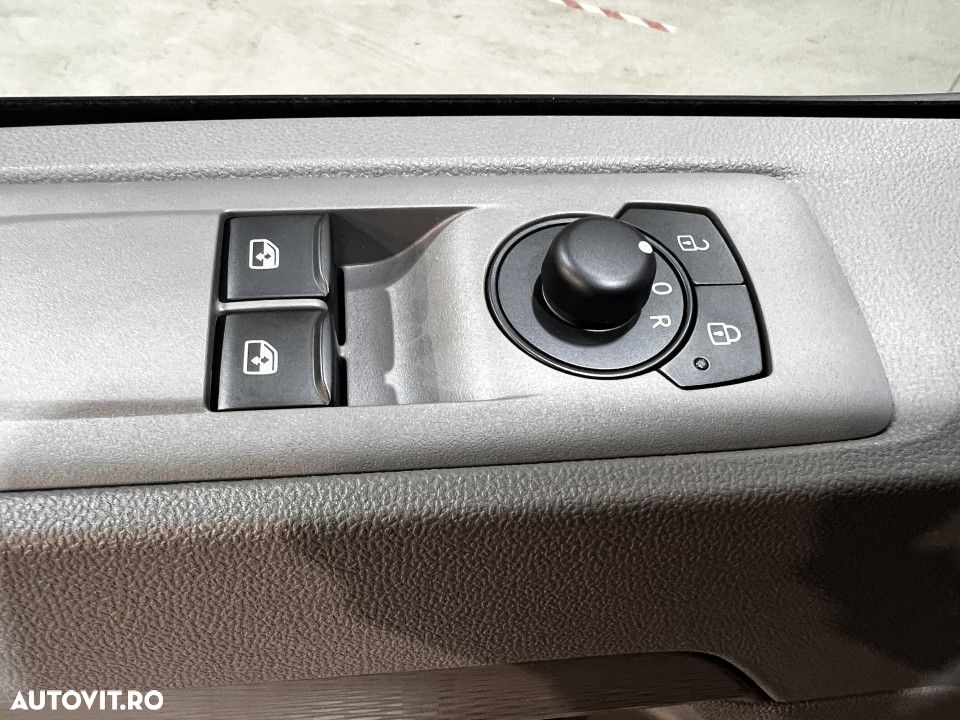 Volkswagen Caravelle - 24