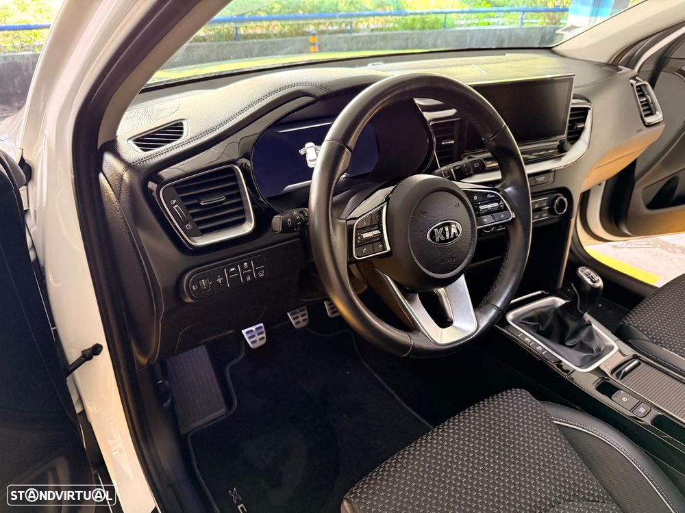 Kia XCeed 1.0 T-GDI Tech+SRF - 17