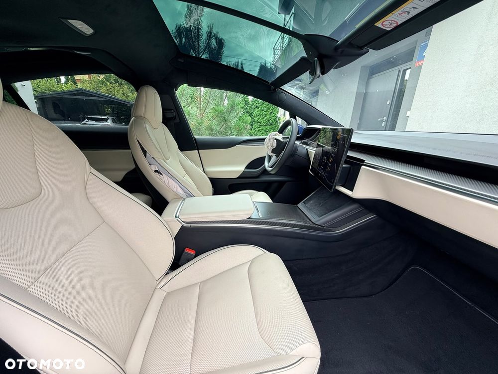 Tesla Model X Plaid - 30