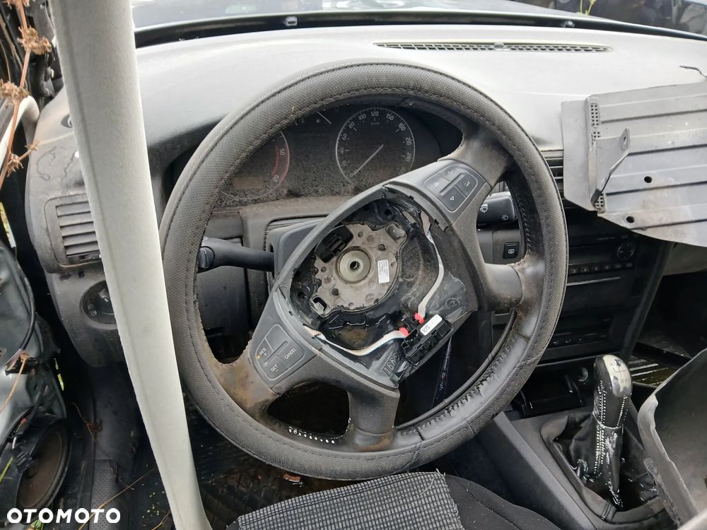 SKODA SUPERB I 1 LF8J  fotel fotele kanapa deska kokpit podsufitka boczek boczki klamka podłokietnik - 3