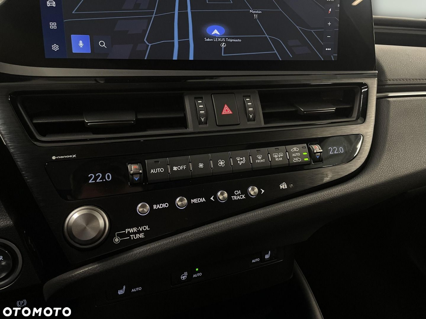 Lexus ES 300h F Sport Design - 23