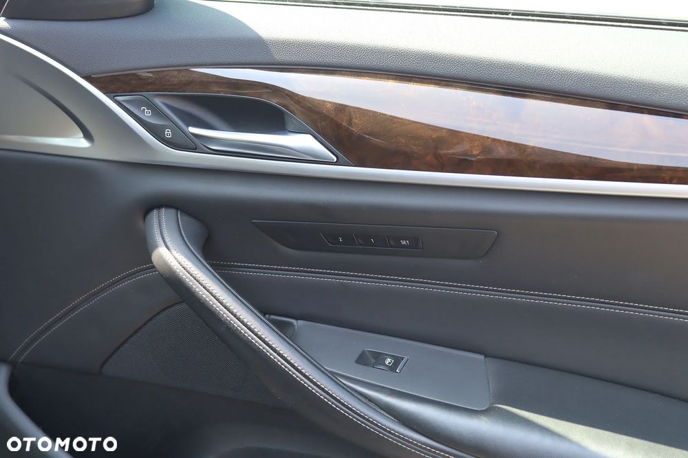 BMW Seria 5 530d xDrive Luxury Line sport - 8