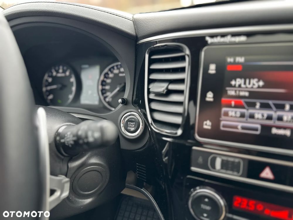 Mitsubishi Outlander 2.0 Instyle + 4WD CVT - 14