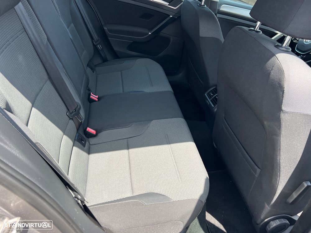 VW Golf 1.6 TDi Trendline DSG - 18