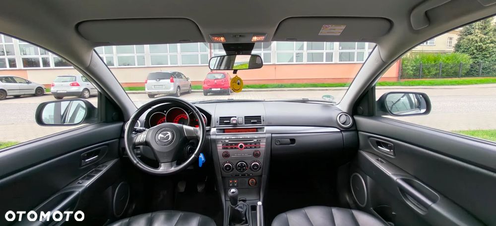 Mazda 3 1.6 Active + - 26