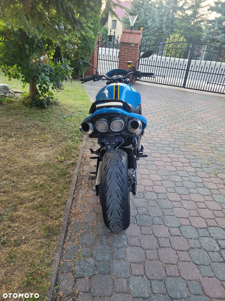 Suzuki GSR - 15