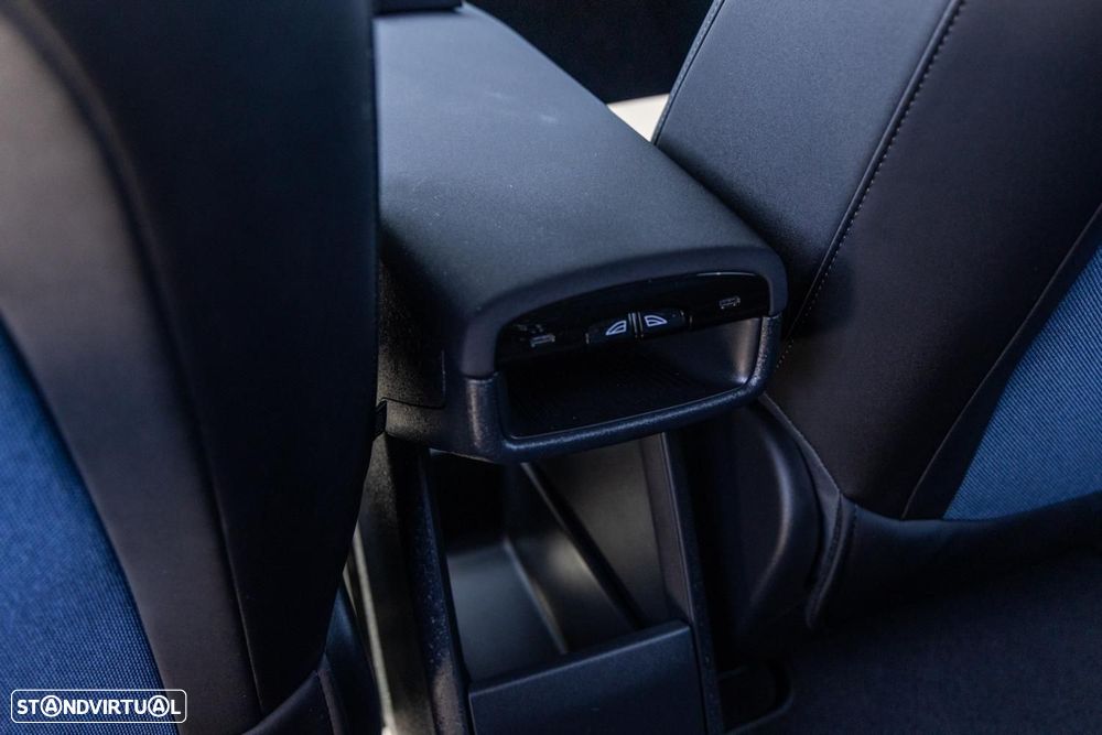 Volvo EX30 69 kWh Single Motor Extended Range Black Edition - 41