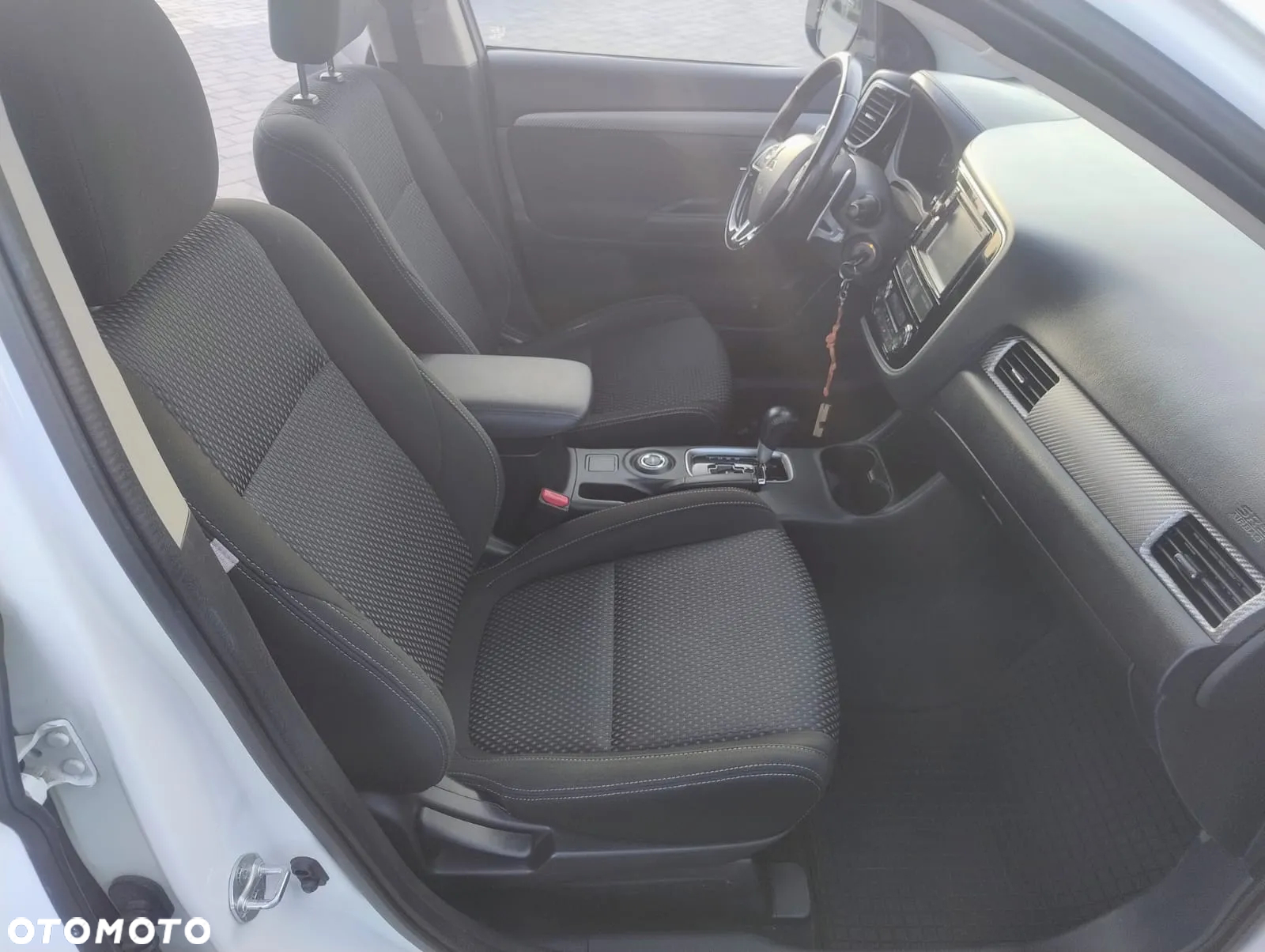 Mitsubishi Outlander 2.0 Intense 4WD CVT - 23