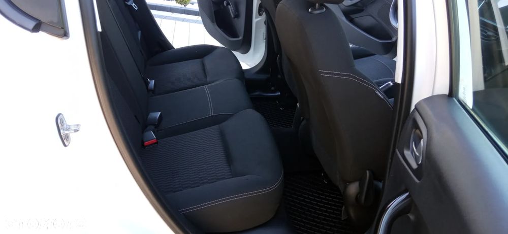 Peugeot 208 - 18
