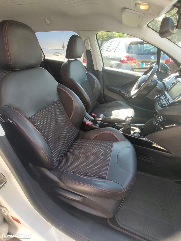 Peugeot 2008 1.2 PureTech GT Line - 12
