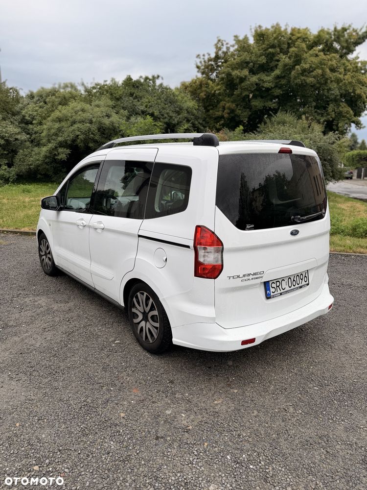 Ford Tourneo Courier - 2