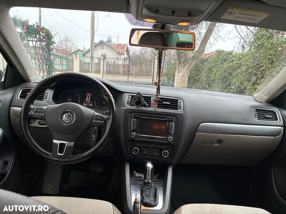 Volkswagen Jetta 2.0 TDI DSG Life - 3