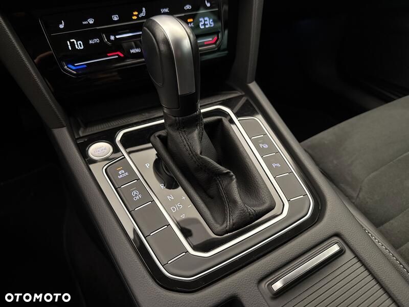 Volkswagen Passat - 17