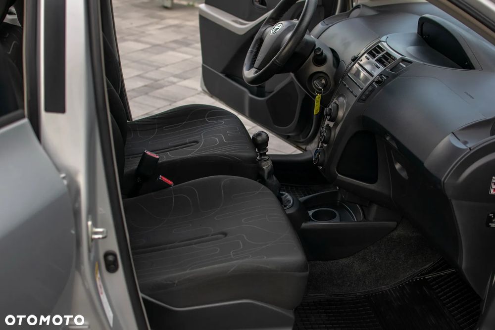 Toyota Yaris - 38
