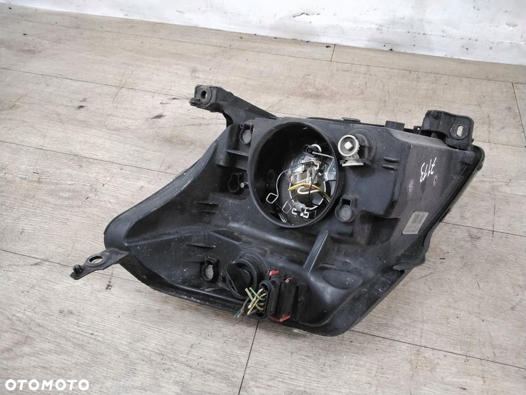 CITROEN C2 LAMPA PRZÓD PRAWA - 2