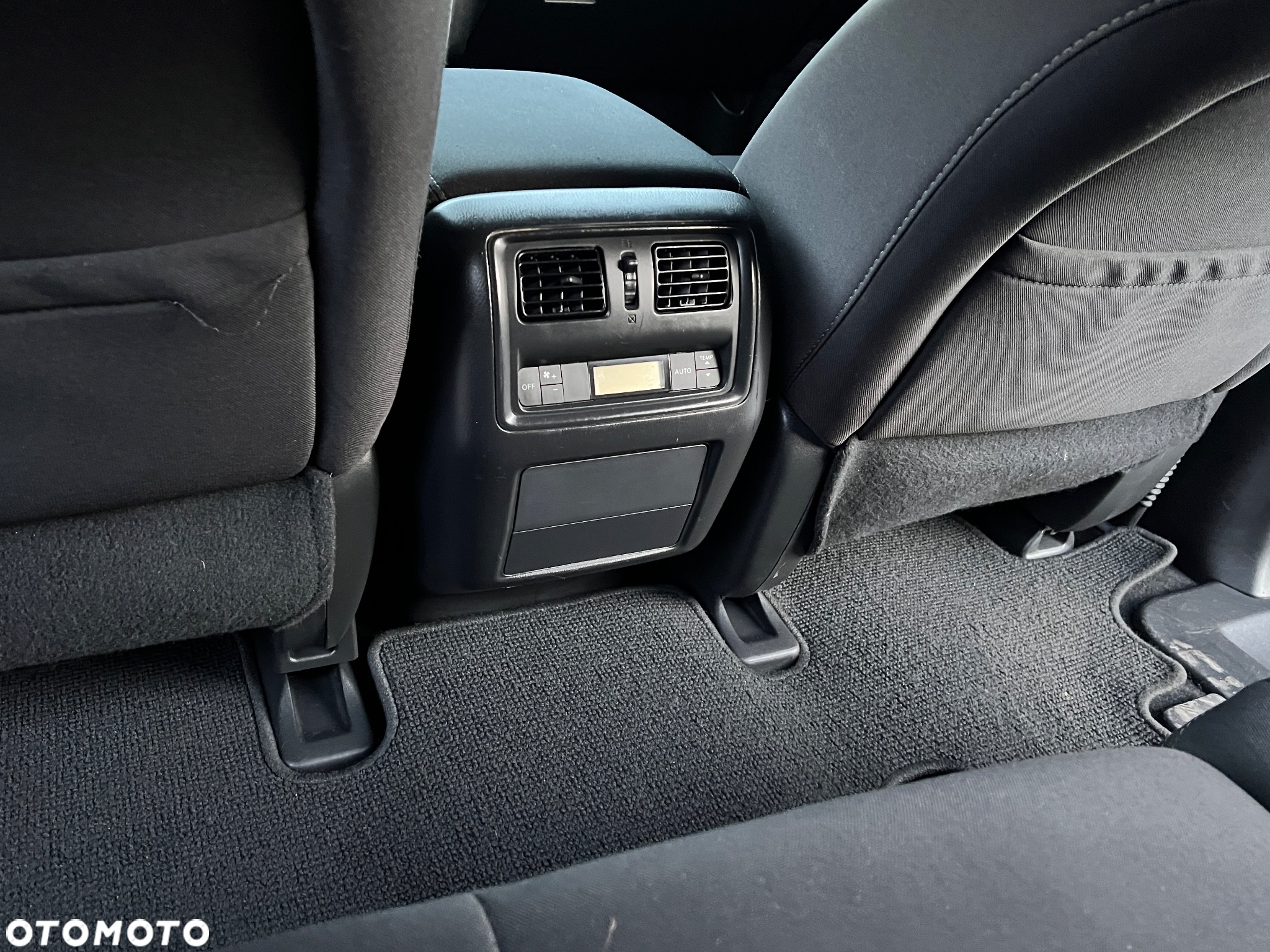 Nissan Pathfinder - 24