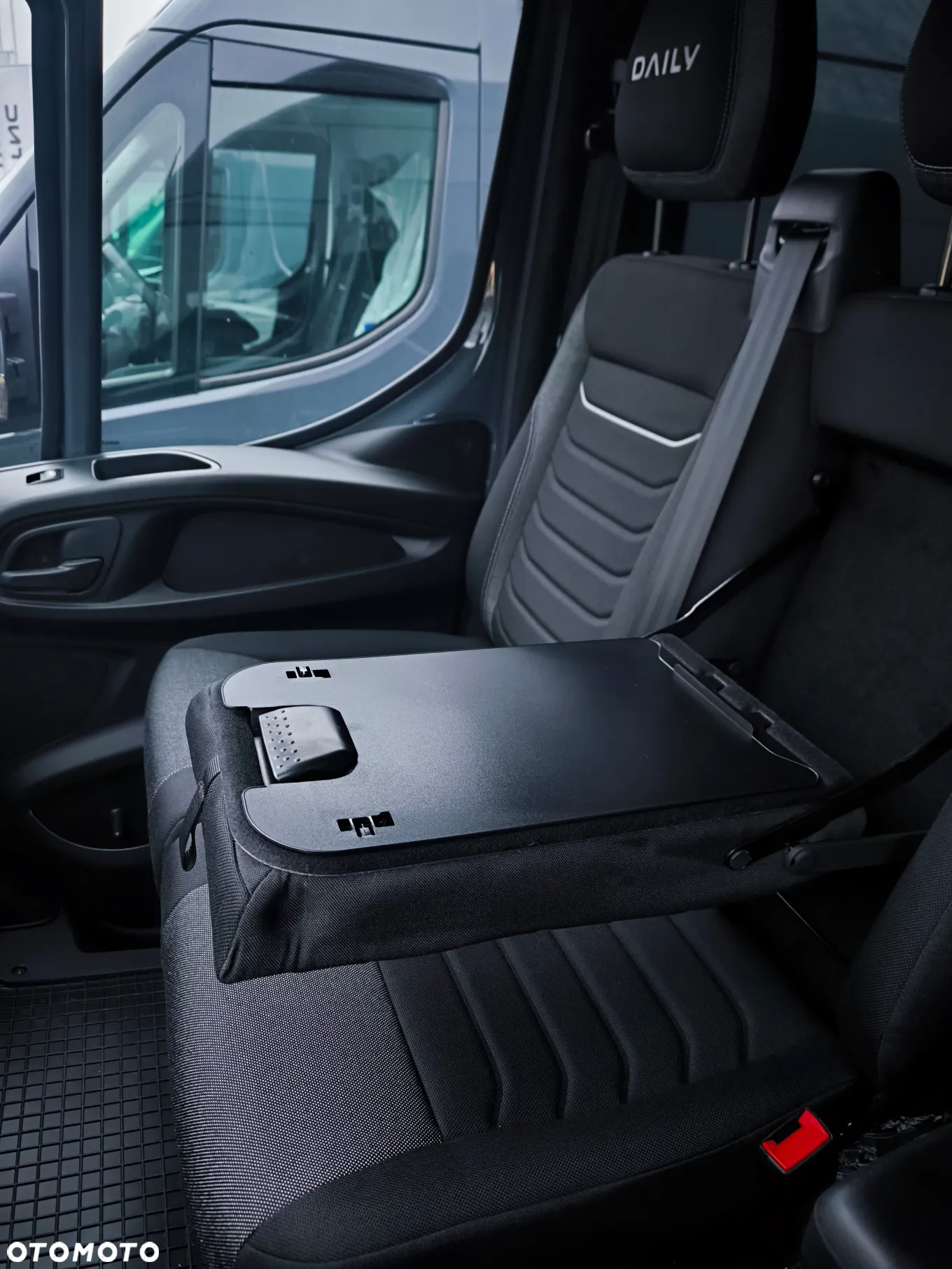 Iveco Daily FURGON L4H3 brygadowy 7 miejsowy - 16