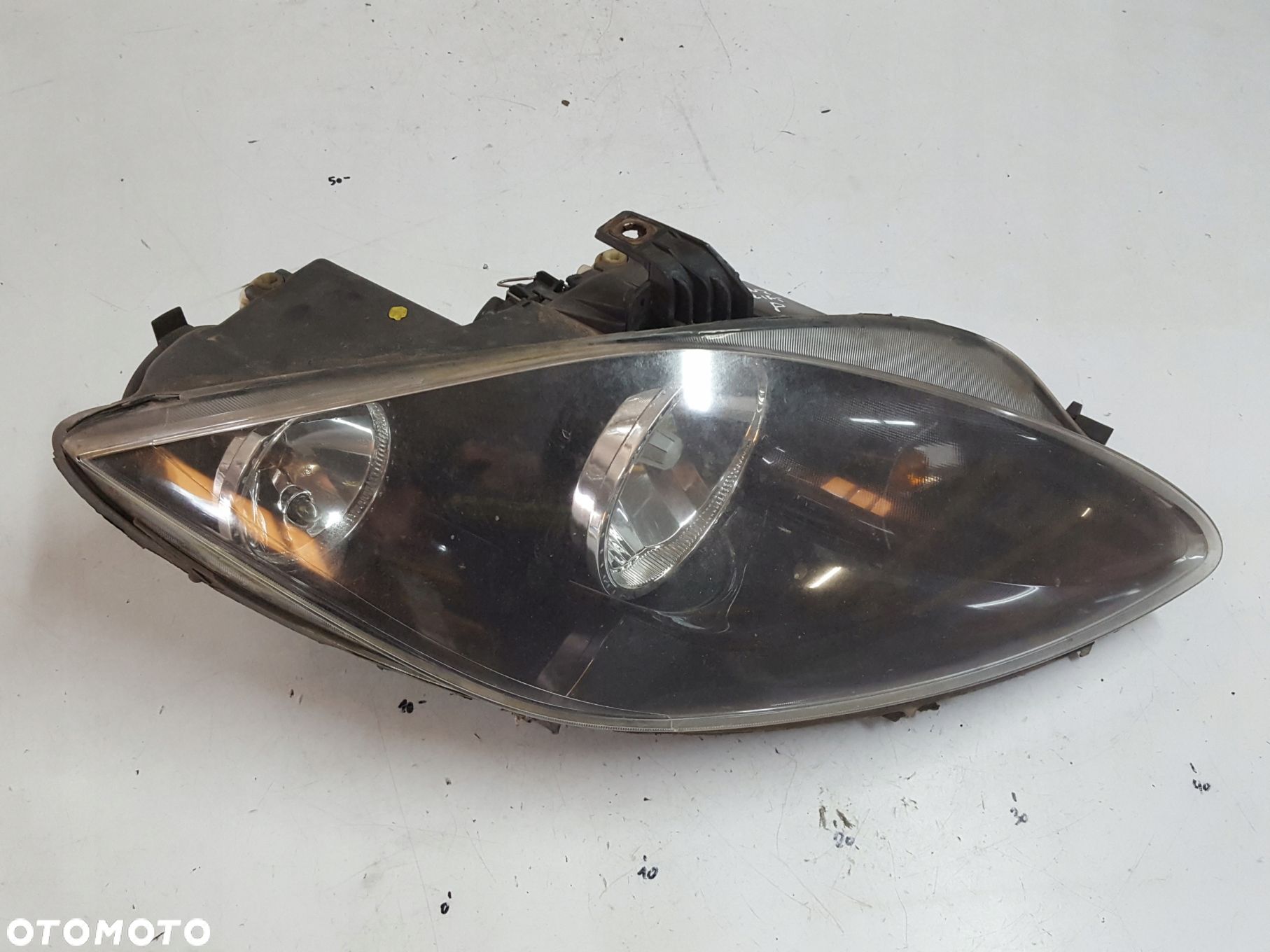 SEAT LEON 2 II LIFT 09-12r LAMPA PRAWA PRZÓD ANGLIK - 1