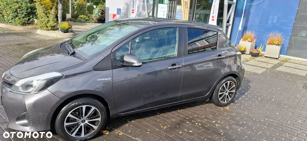 Toyota Yaris Hybrid 100 Dynamic - 12