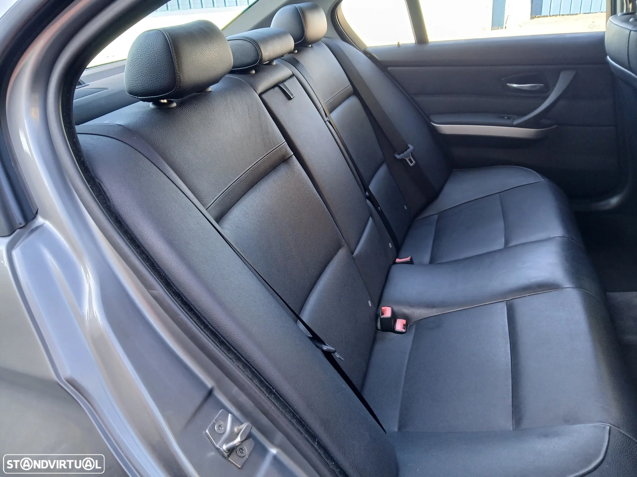 BMW 320 d Navigation Sport - 16