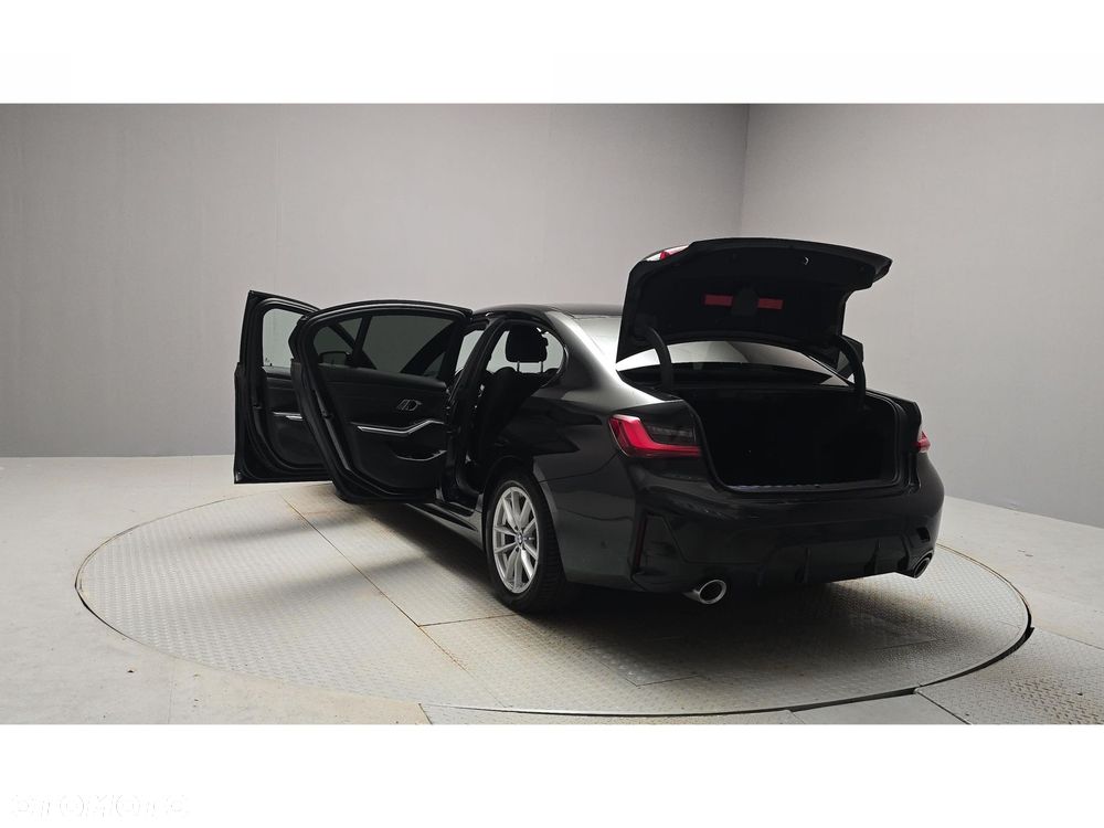 BMW Seria 3 320d xDrive mHEV M Sport - 11